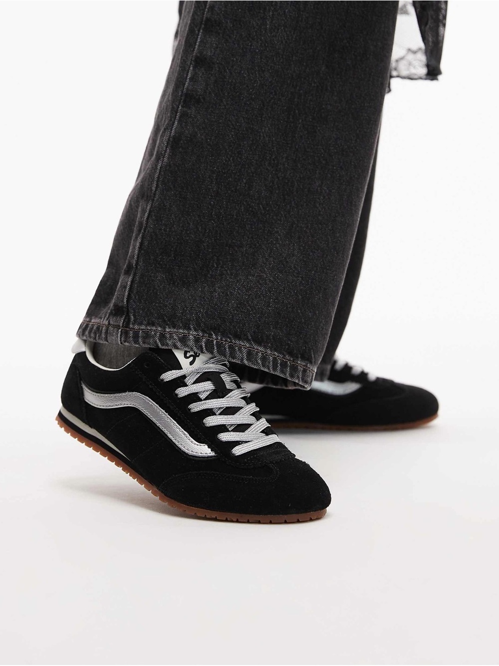 Vans Super Lowpro sneakers in black and silver women’s size 8 New